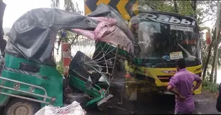 নাটোরে বাস-সিএনজি সংঘর্ষে নিহত ২, আহত ৩